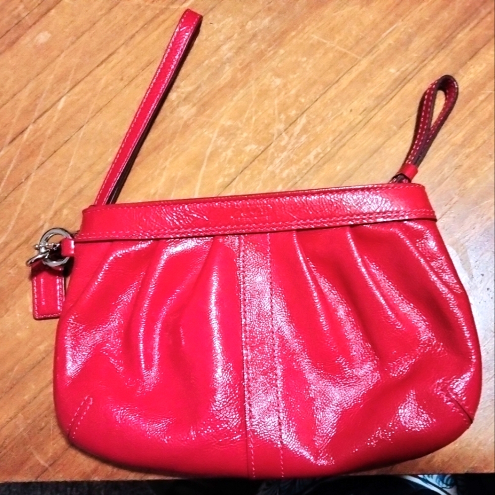 Hot pink coach handbag in like new condition